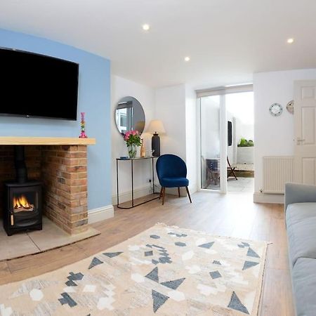 Apartment West With Free Parking Whitby Buitenkant foto